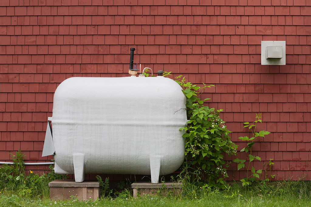 Oil tank